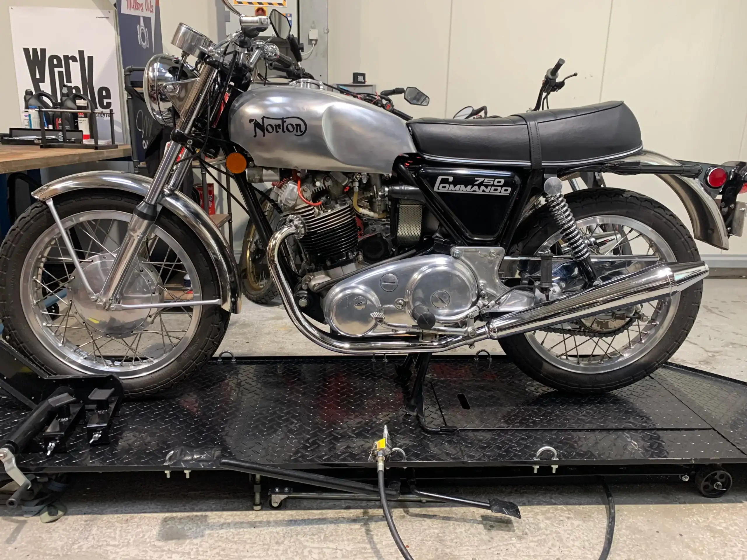 Norton Commando 750